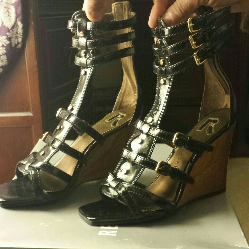 Very cute Report wedge heel ankle strapped sandles